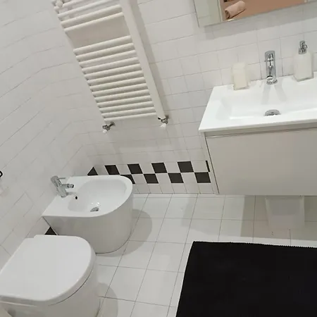 Metro Bologna 公寓